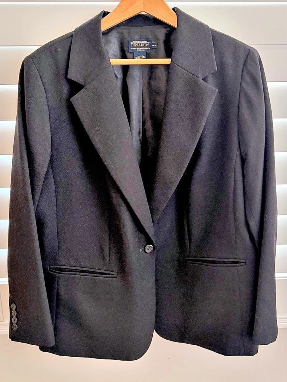 Pendleton 100% Virgin Wool Black Blazer, Size 18W. Y2K style
